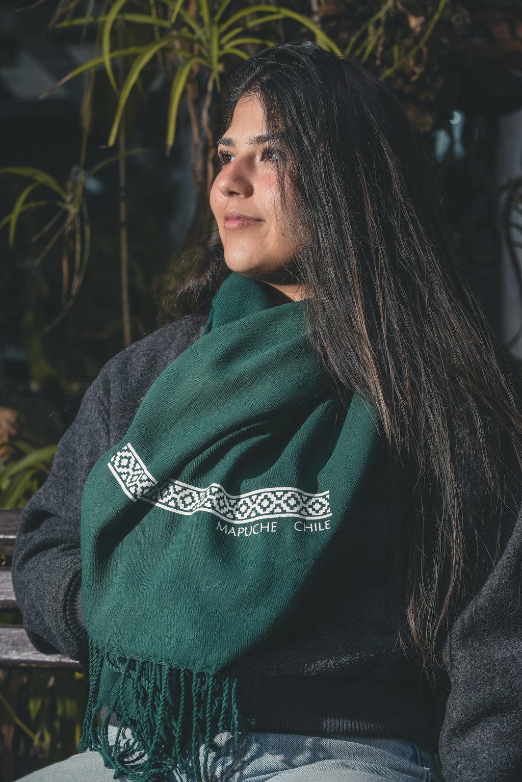 Bufanda verde  – diseño artesanal inspirado en la cultura mapuche