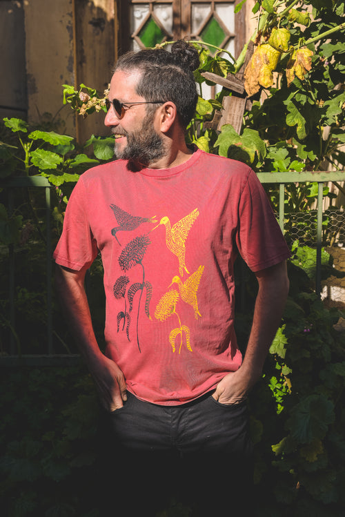 Polera Acidwash picaflores – diseño colorido inspirado en la fauna chilena