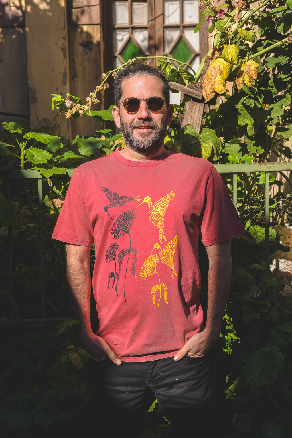 Polera Acidwash picaflores – diseño colorido inspirado en la fauna chilena