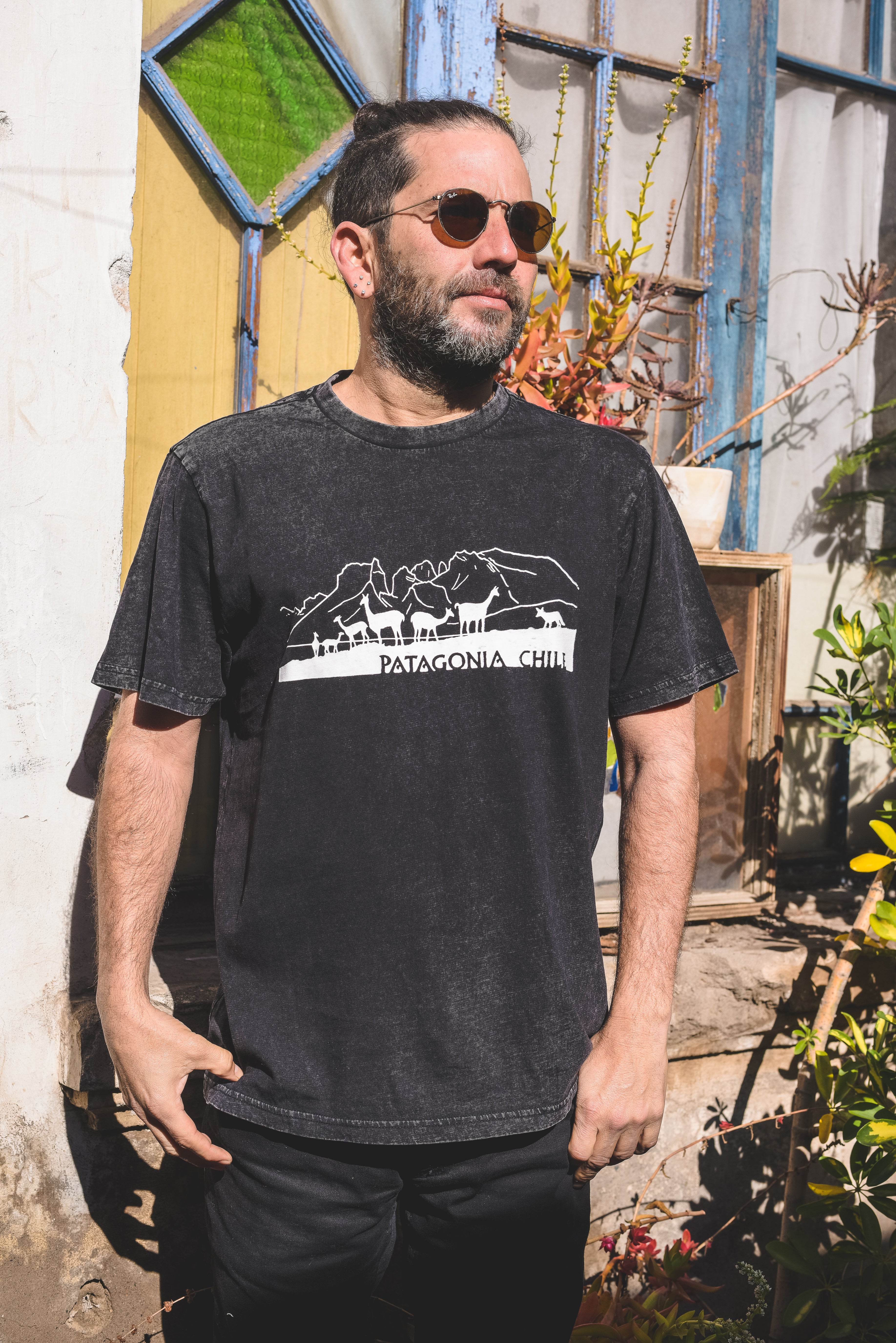 Polera Acidwash Patagonia – diseño de guanacos y montañas del sur de Chile