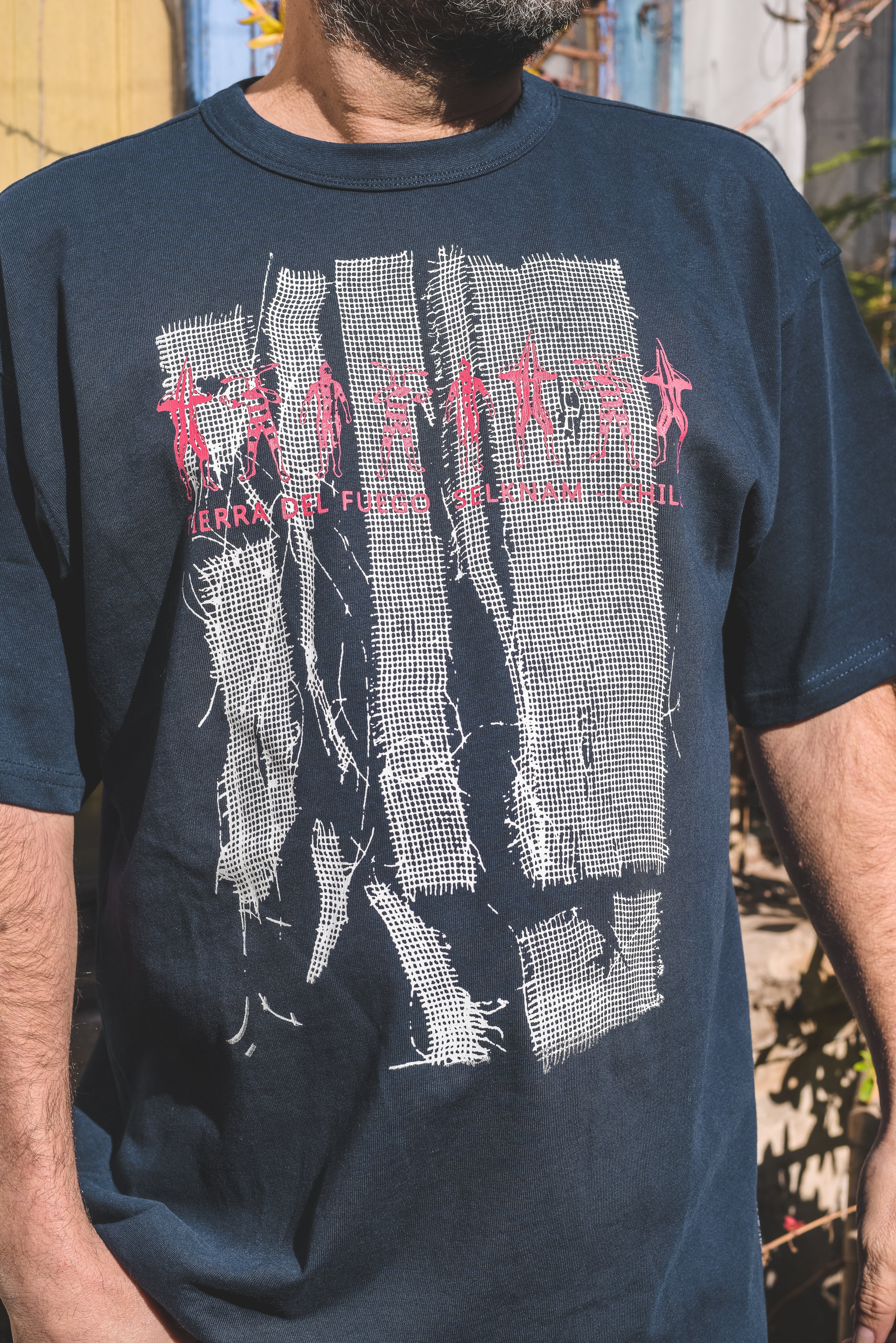 Polera Oversize azul Selknam – diseño inspirado en los pueblos originarios de Tierra del Fuego