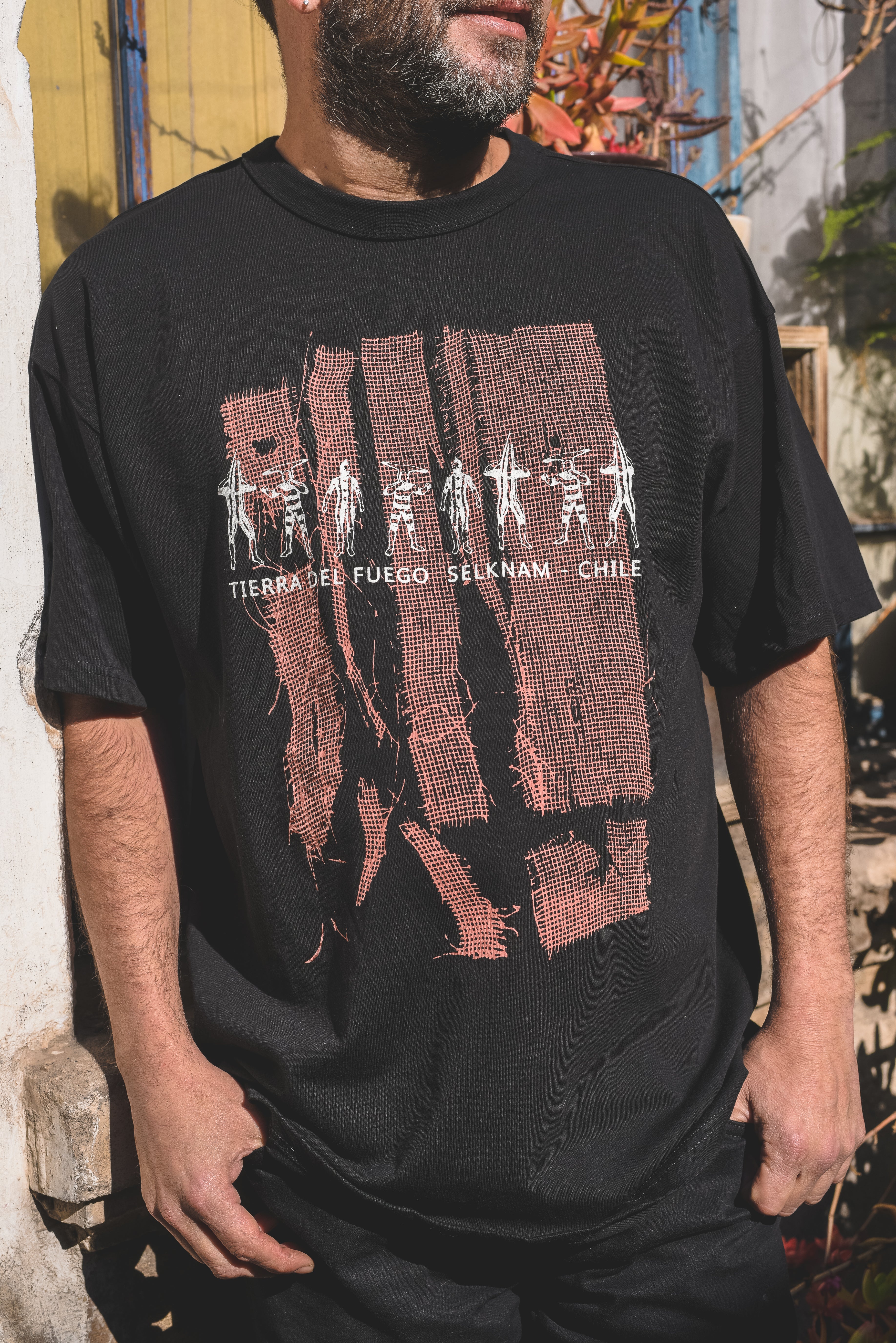 Polera Oversize negra Selknam – diseño cultural inspirado en la Patagonia chilena