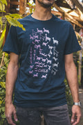 Polera azul Llamas del Desierto – diseño inspirado en arte rupestre chileno