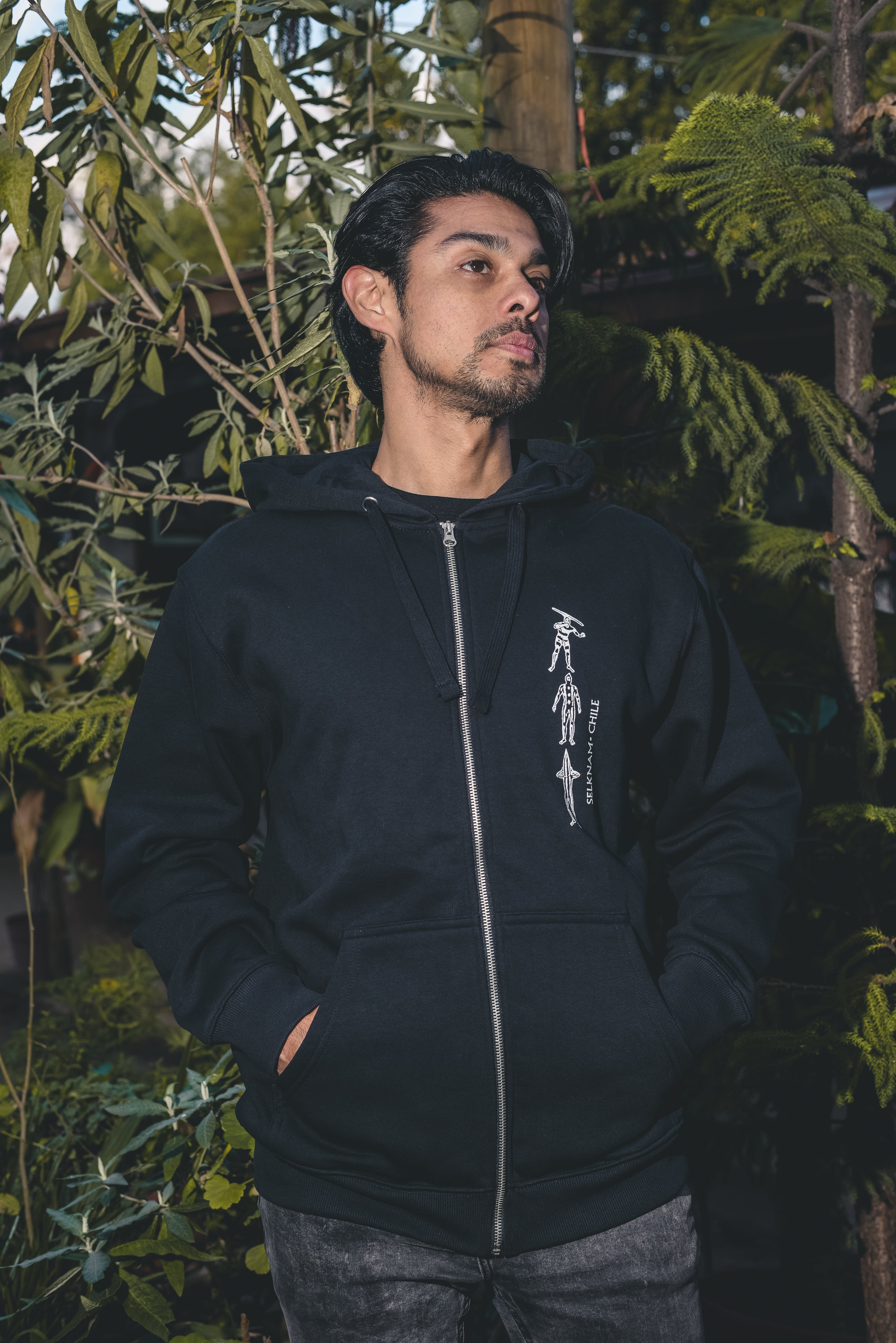 Polerón con cierre Selk’nam Chile – diseño cultural artesanal