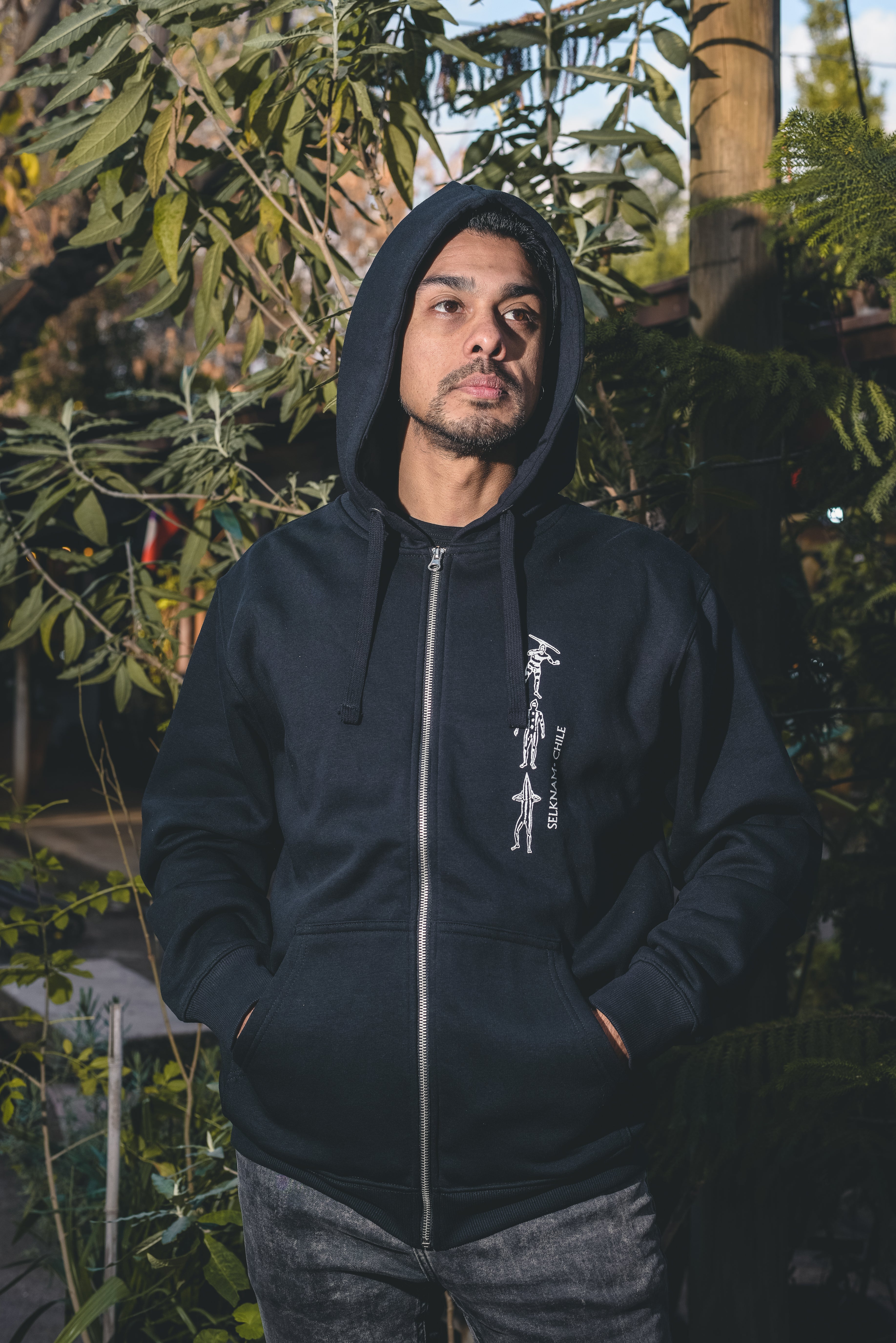 Polerón con cierre Selk’nam Chile – diseño cultural artesanal