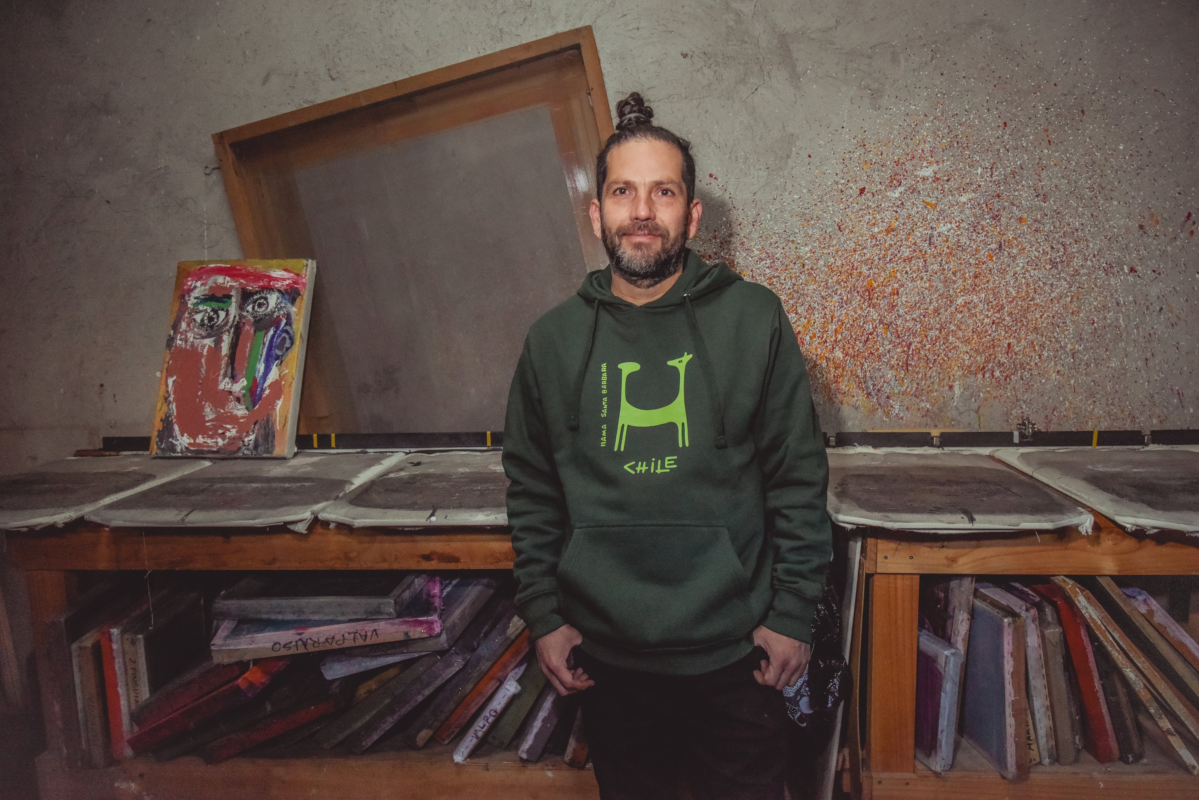 Polerón verde Llama Santa Barbara Atacameña – inspirado en el desierto de Chile