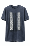 Polera azul Acid Wash con grecas ancestrales – diseño inspirado en textiles tradicionales de Chile